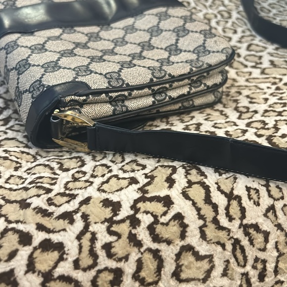 Vintage Gucci is excellent condition - Picture 8 of 13